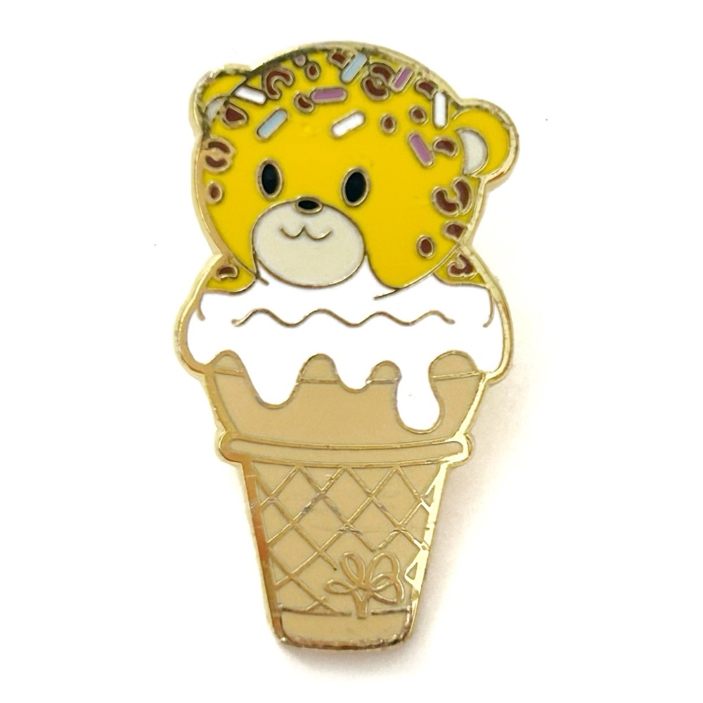 Busch Gardens Bear Ice Cream Cone Enamel Pin Yellow Gold Ambassador Collection